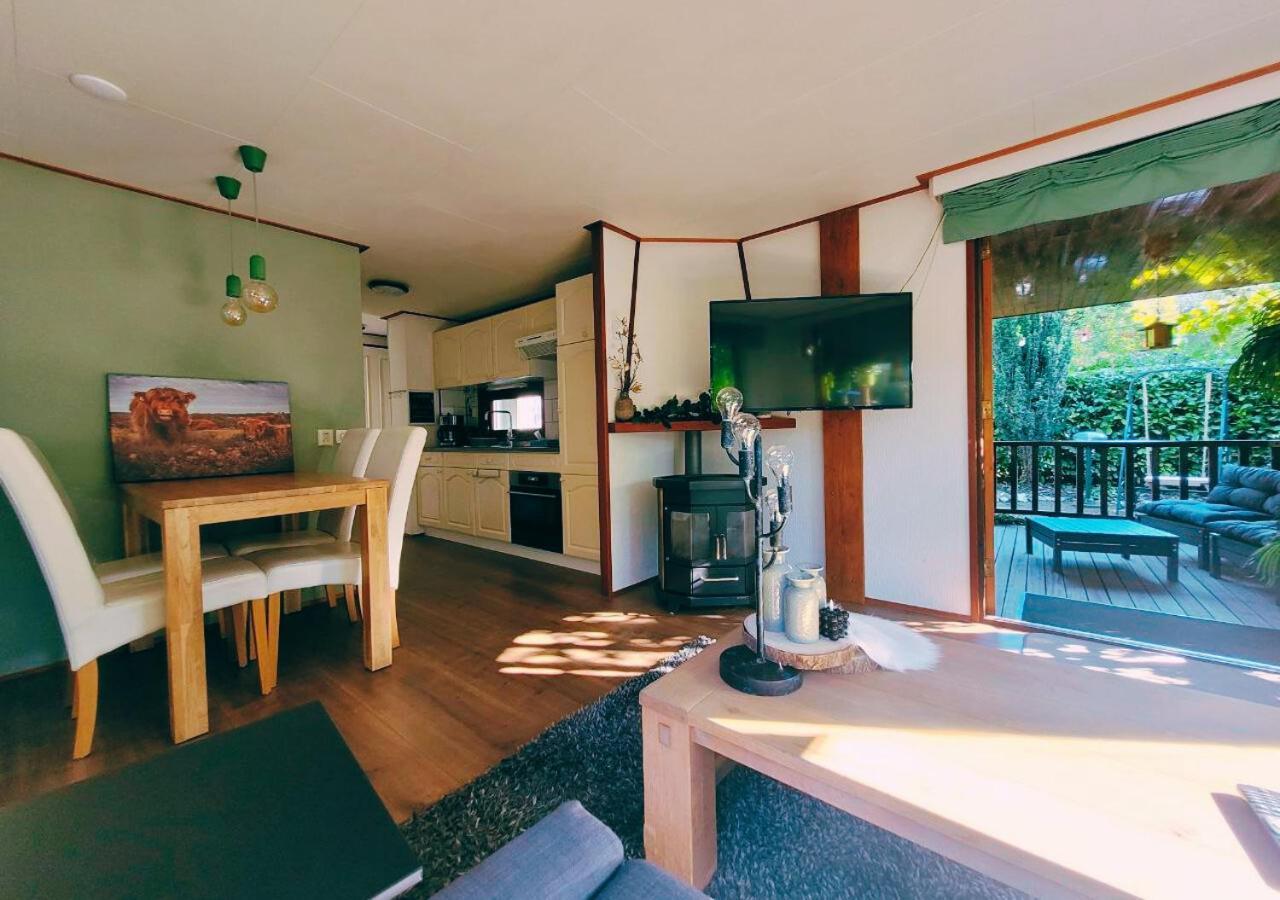 "De Jungle" Chalet Met Veranda Op Ijsselheide Hattemerbroek Veluwe Dış mekan fotoğraf
